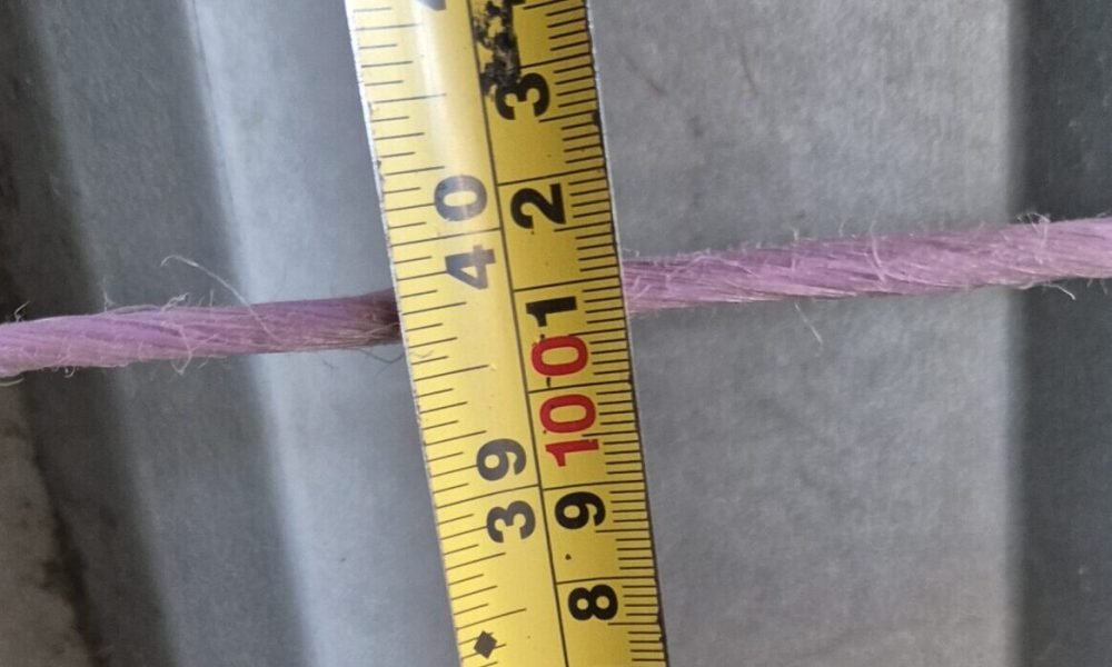 String 1 metre off the ground